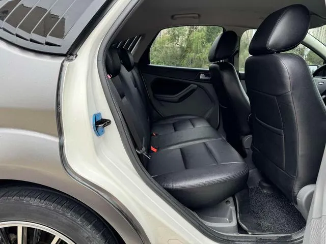 Ford Focus 2013 SAU000003 (8)