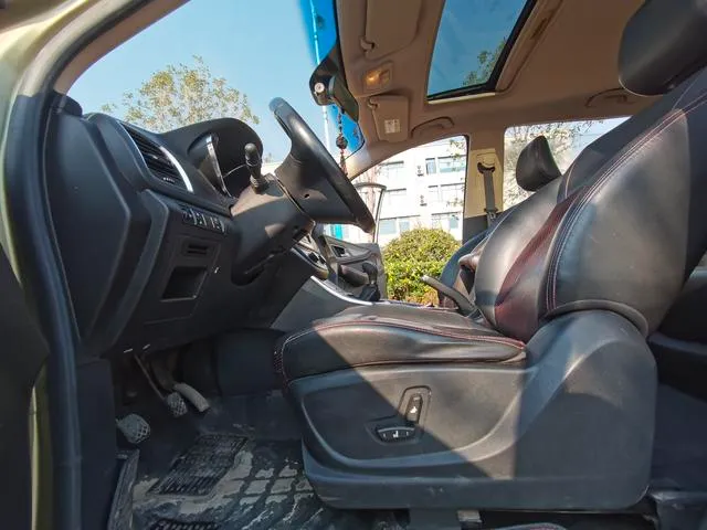 Used 2015 BaoJun 560 SAU000057