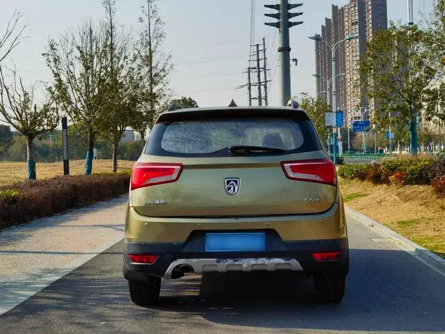 Used 2015 BaoJun 560 SAU000057