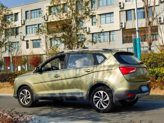 Used 2015 BaoJun 560 SAU000057