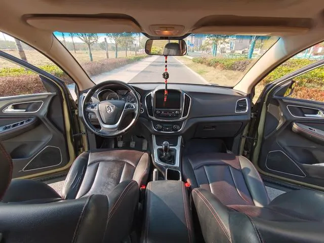 Used 2015 BaoJun 560 SAU000057