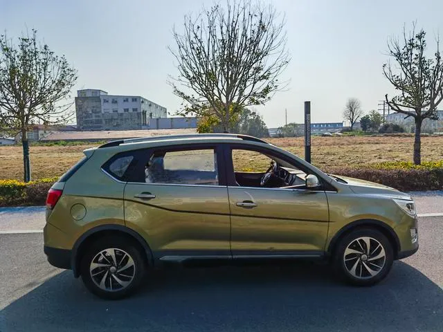 Used 2015 BaoJun 560 SAU000057