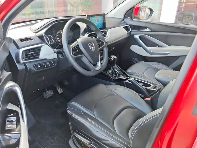 Used 2018 BaoJun 530 SAU000093