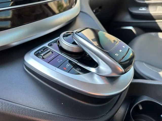 Used 2018 Mercedes-Benz V Class SAU000044 (1) Used 2018 Mercedes-Benz V Class SAU000044