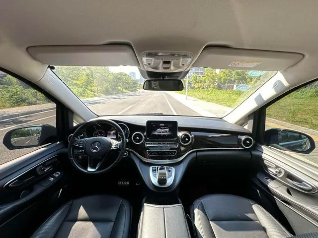 Used 2018 Mercedes-Benz V Class SAU000044 (12) Used 2018 Mercedes-Benz V Class SAU000044