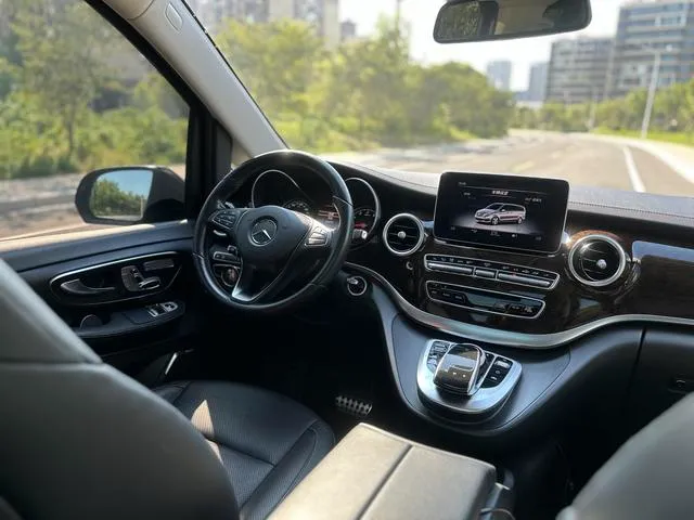 Used 2018 Mercedes-Benz V Class SAU000044 (17) Used 2018 Mercedes-Benz V Class SAU000044