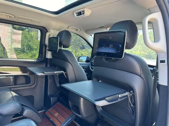 Used 2018 Mercedes-Benz V Class SAU000044 (18) Used 2018 Mercedes-Benz V Class SAU000044