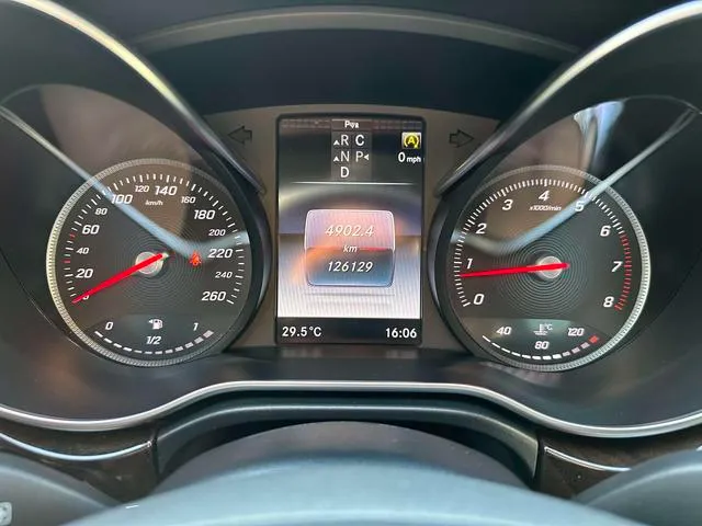 Used 2018 Mercedes-Benz V Class SAU000044 (19) Used 2018 Mercedes-Benz V Class SAU000044