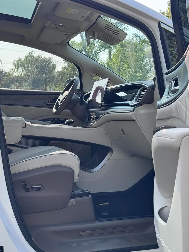 Used 2022 Denza D9 SAU000054 (9) Used 2022 Denza D9 SAU000054