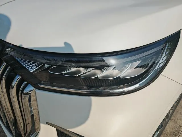 Used 2022 Voyah Dream SAU000062 (1) Used 2022 Voyah Dream SAU000062