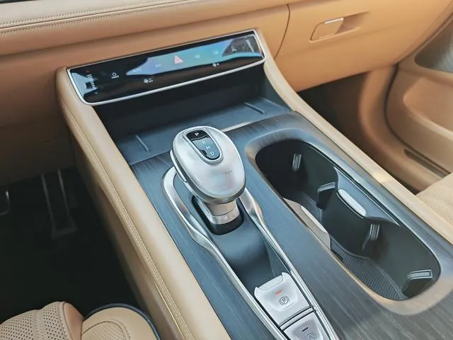 Used 2022 Voyah Dream SAU000062 (12) Used 2022 Voyah Dream SAU000062