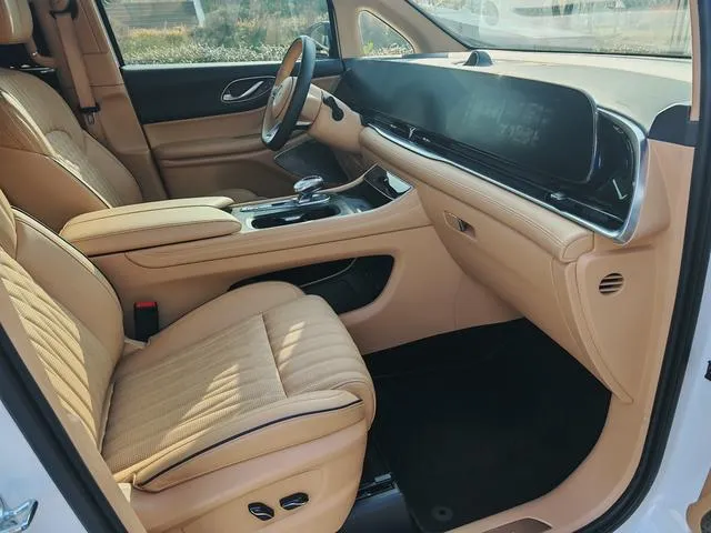 Used 2022 Voyah Dream SAU000062 (7)