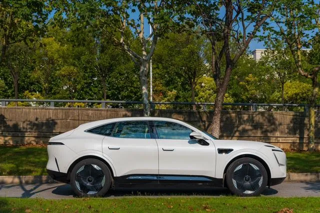 Used 2023 Avatr 11 SAU000058 (2) Used 2023 Avatr 11 SAU000058