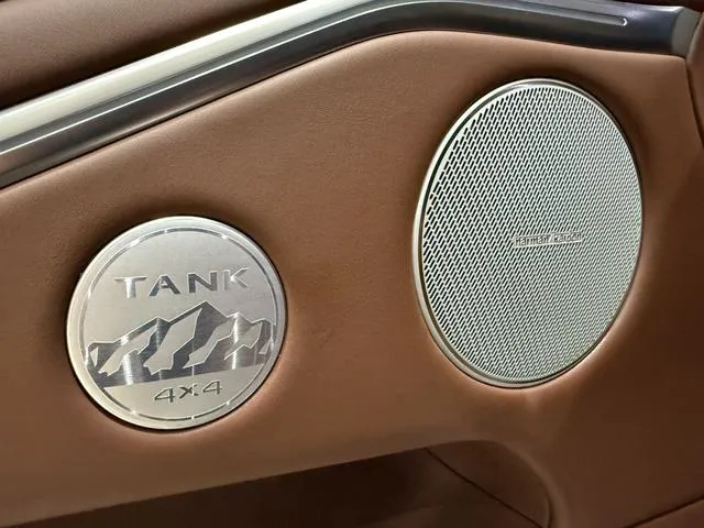 Used 2024 Tank 700 Hi4-T SAU000036 (2) Used 2024 Tank 700 Hi4-T SAU000036