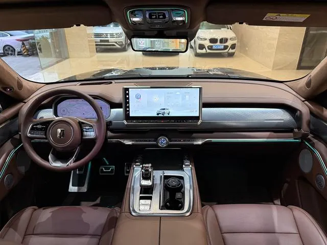 Used 2024 Tank 700 Hi4-T SAU000036 (3) Used 2024 Tank 700 Hi4-T SAU000036