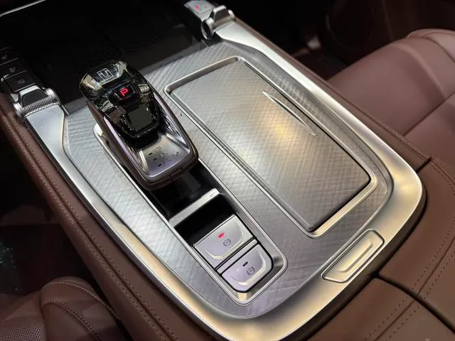 Used 2024 Tank 700 Hi4-T SAU000036 (4) Used 2024 Tank 700 Hi4-T SAU000036