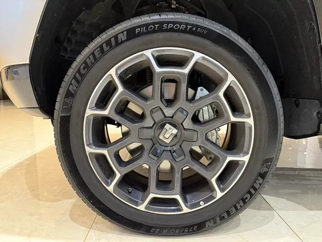 Used 2024 Tank 700 Hi4-T SAU000036 (7) Used 2024 Tank 700 Hi4-T SAU000036