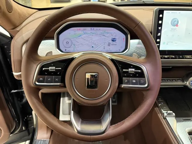 Used 2024 Tank 700 Hi4-T SAU000036 (8) Used 2024 Tank 700 Hi4-T SAU000036