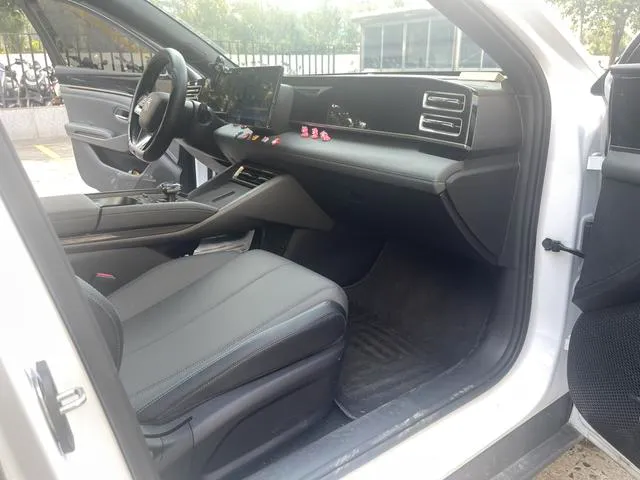 Used BYD QinL 2024 SAU000008