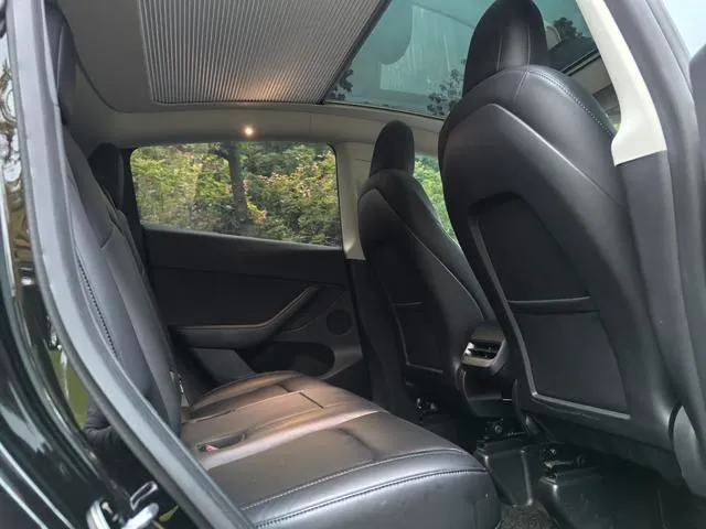 Used Tesla Model Y 2022 SAU000035 (2) Used Tesla Model Y 2022 SAU000035