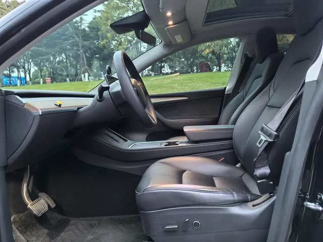 Used Tesla Model Y 2022 SAU000035 (3) Used Tesla Model Y 2022 SAU000035