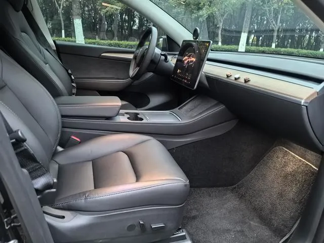 Used Tesla Model Y 2022 SAU000035 (8) Used Tesla Model Y 2022 SAU000035