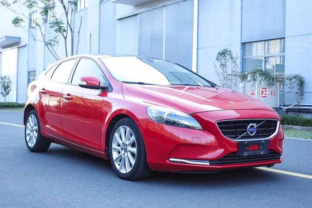 Used Volvo V40 2015 SAU000032 (4) Used Volvo V40 2015 SAU000032