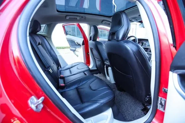 Used Volvo V40 2015 SAU000032