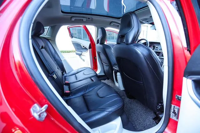 Used Volvo V40 2015 SAU000032 (6) Used Volvo V40 2015 SAU000032