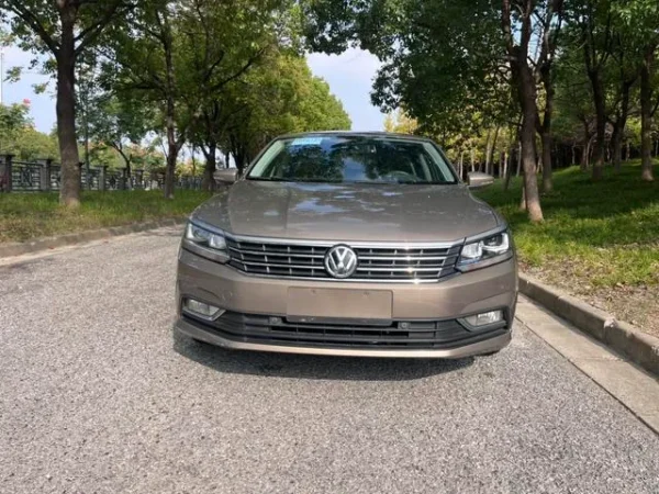 Used 2017 Volkswagen Passat SAU000127