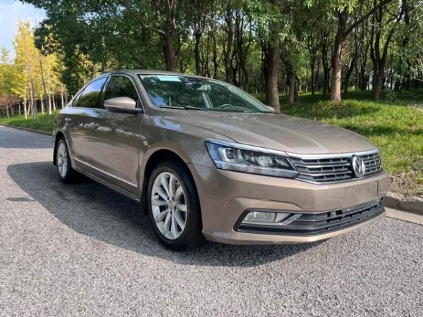 Used 2017 Volkswagen Passat SAU000127
