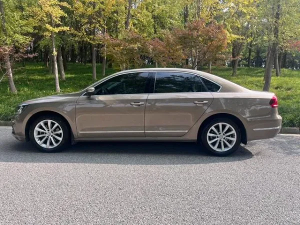 Used 2017 Volkswagen Passat SAU000127