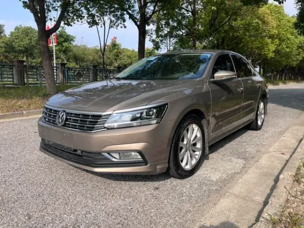 Used 2017 Volkswagen Passat SAU000127