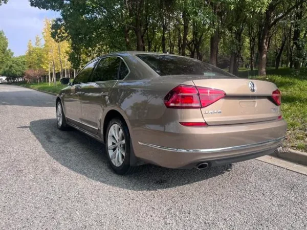 Used 2017 Volkswagen Passat SAU000127