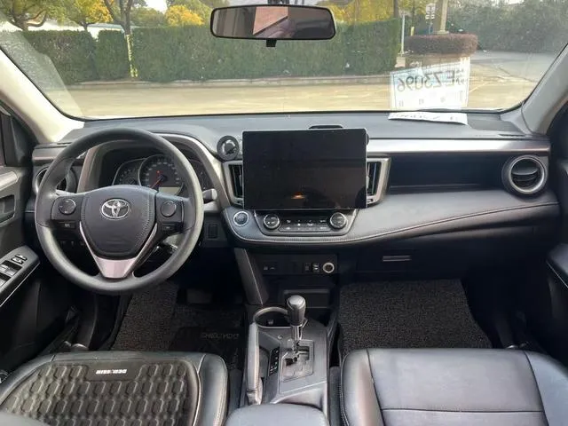 Used 2018 Toyota RAV4 SAU000131