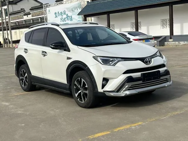Used 2018 Toyota RAV4 SAU000131