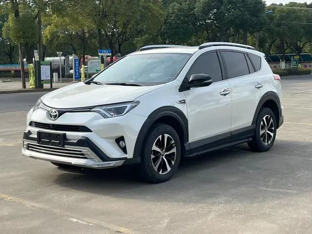 Used 2018 Toyota RAV4 SAU000131