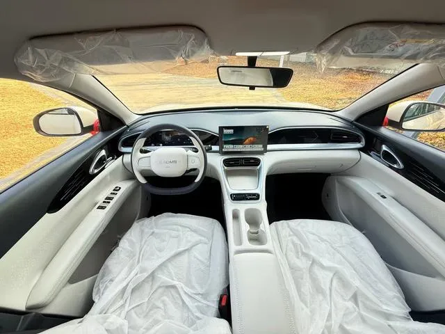 Used 2025 Geely XingYuan SAU000115