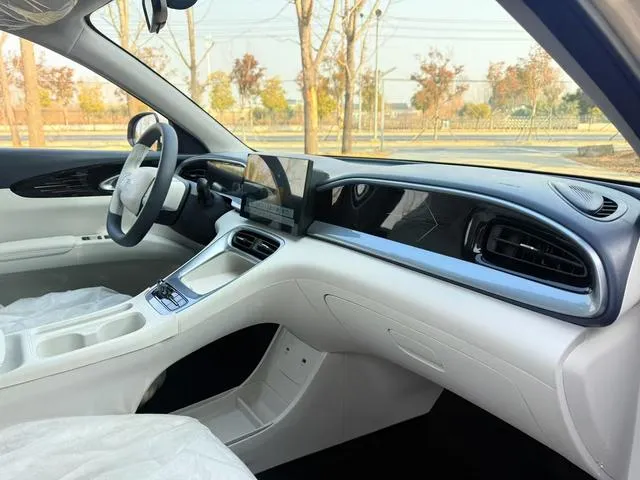 Used 2025 Geely XingYuan SAU000115